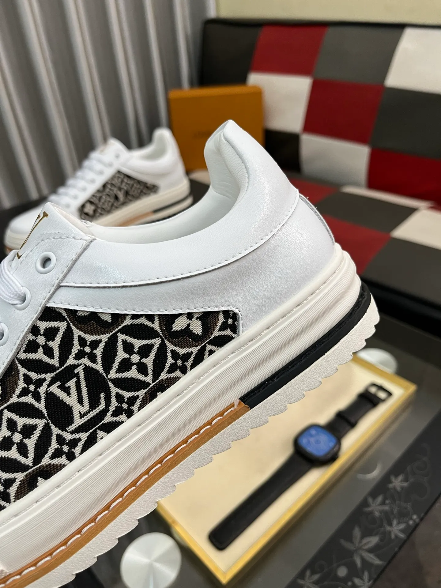 Men's shoes 💰420⌚️⌚️LV's new men's high-end casual sports shoes, using imported first-layer cowhide silk-screened brand lougou, original ultra-light TPU outsole, wear-resistant and comfortable, Monogram lougou embellished rubber outsole, breathable mesh lining, versatile classic style! Size: 38-442️⃣Colors available